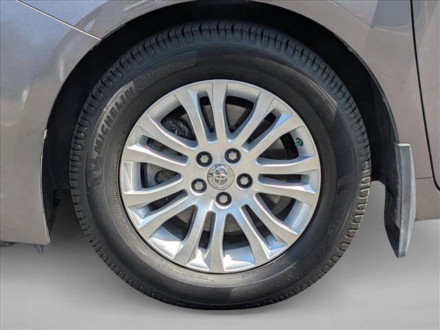Used 2017 Toyota Sienna XLE FWD image 23