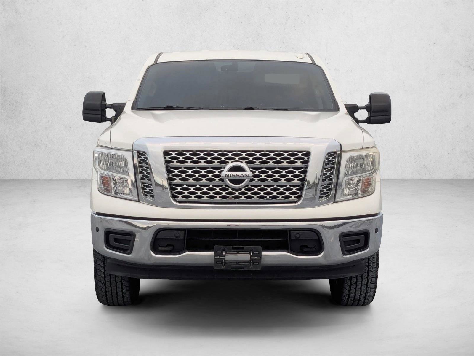 Used 2018 Nissan Titan SV w/ SV Convenience Package AWD/4WD image 2