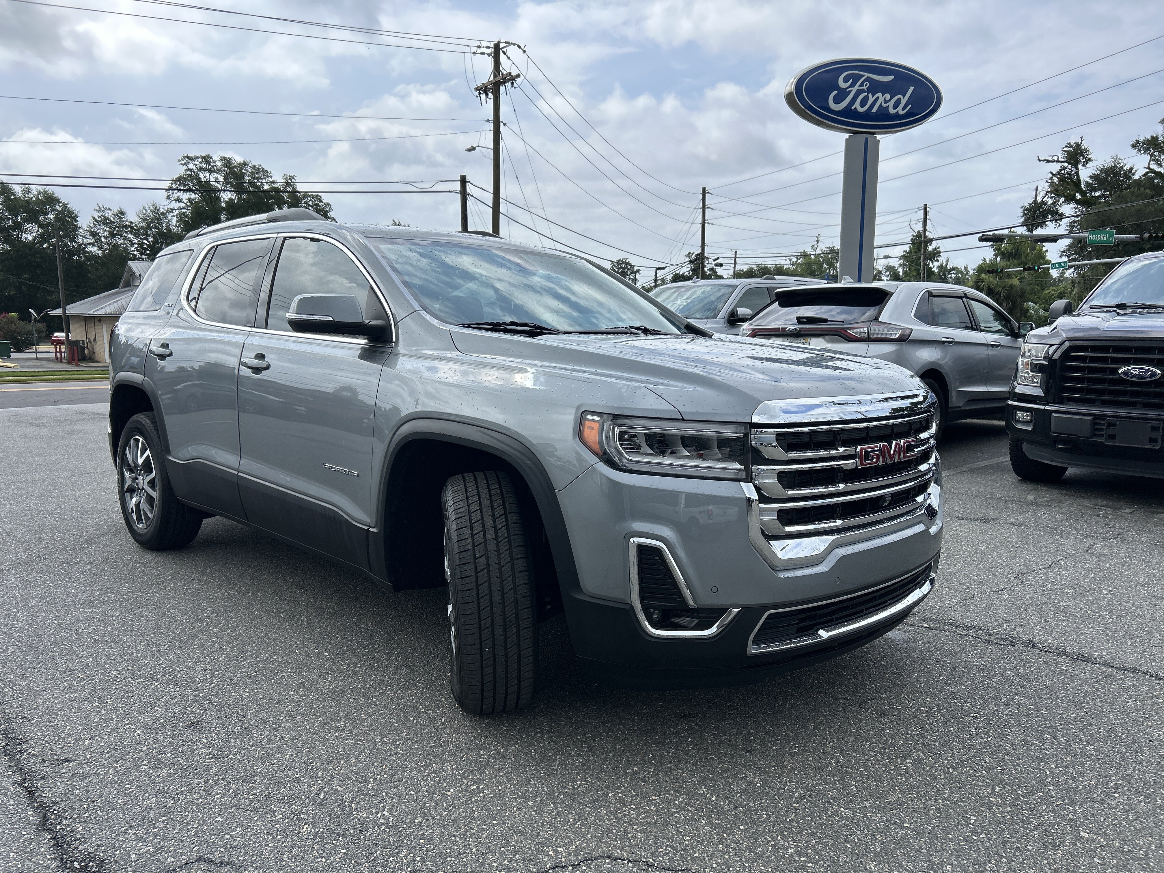 Used 2023 GMC Acadia SLT w/ Technology Package FWD image 1