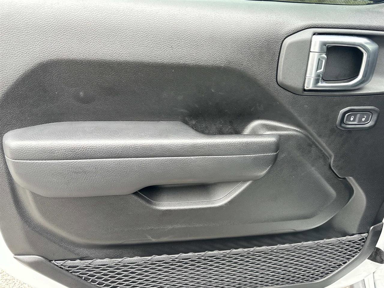 Used 2025 Jeep Gladiator Sport image 16