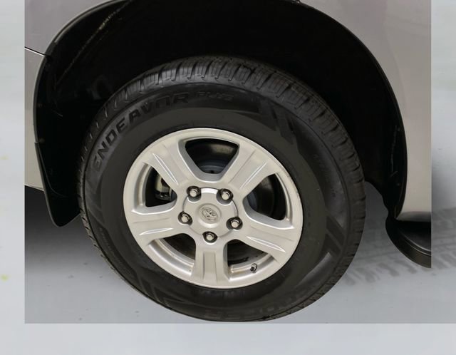Used 2013 Toyota Sequoia SR5 AWD/4WD image 17