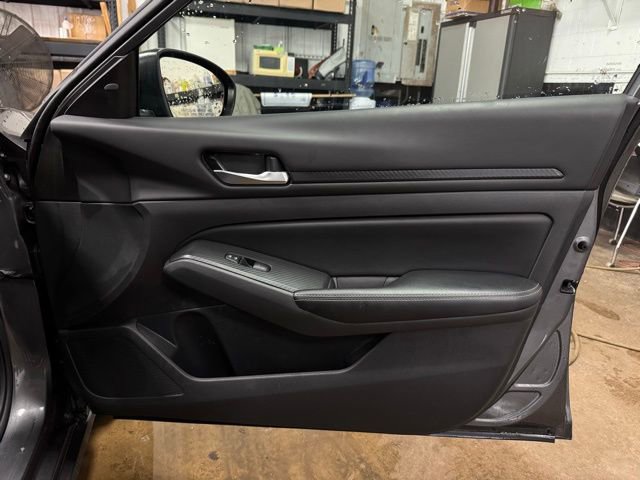 Used 2024 Nissan Altima 2.5 SV image 13