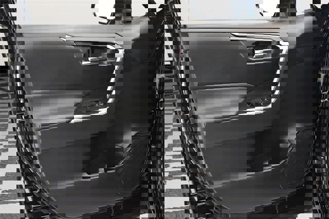 Used 2025 Toyota RAV4 XLE w/ Convenience Package image 22