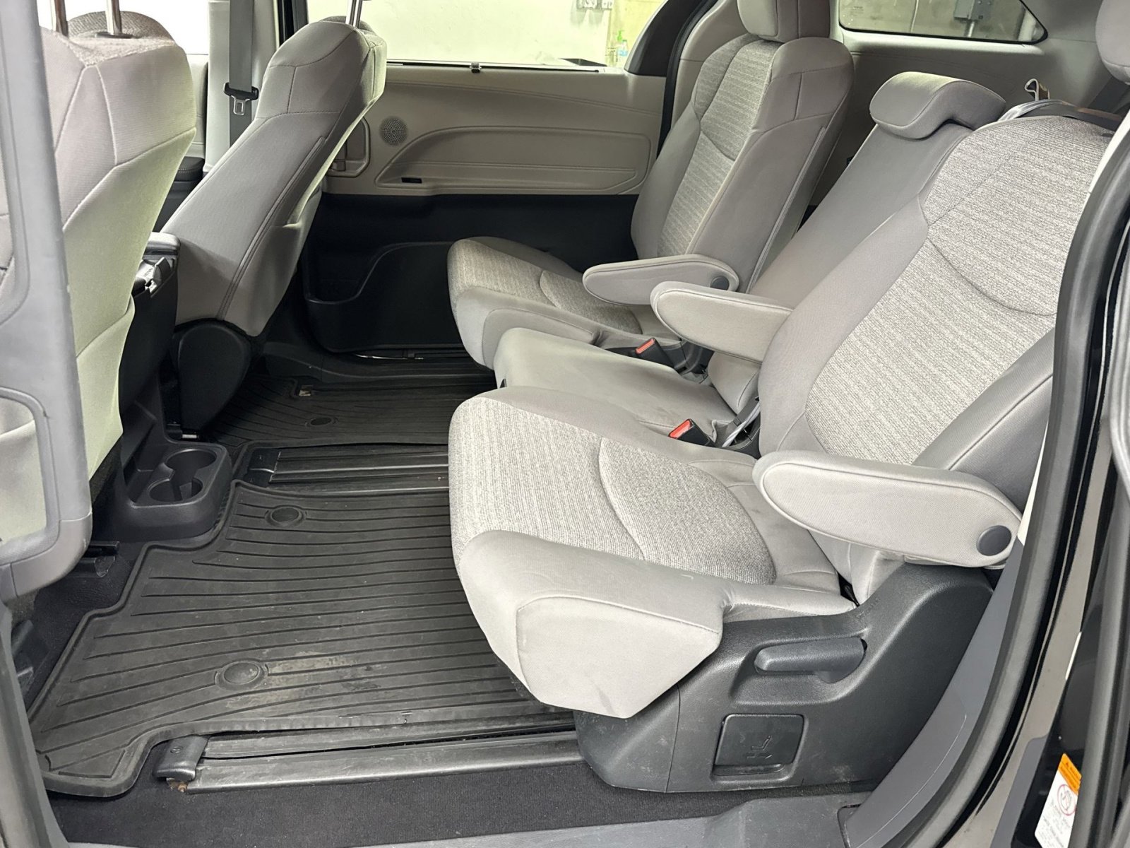 Used 2023 Toyota Sienna LE FWD image 36