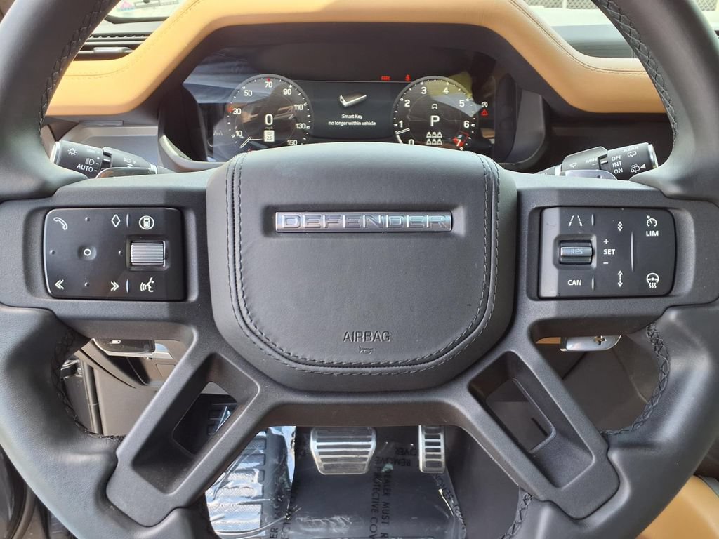 Used 2025 Land Rover Defender 130 V8 AWD/4WD image 27