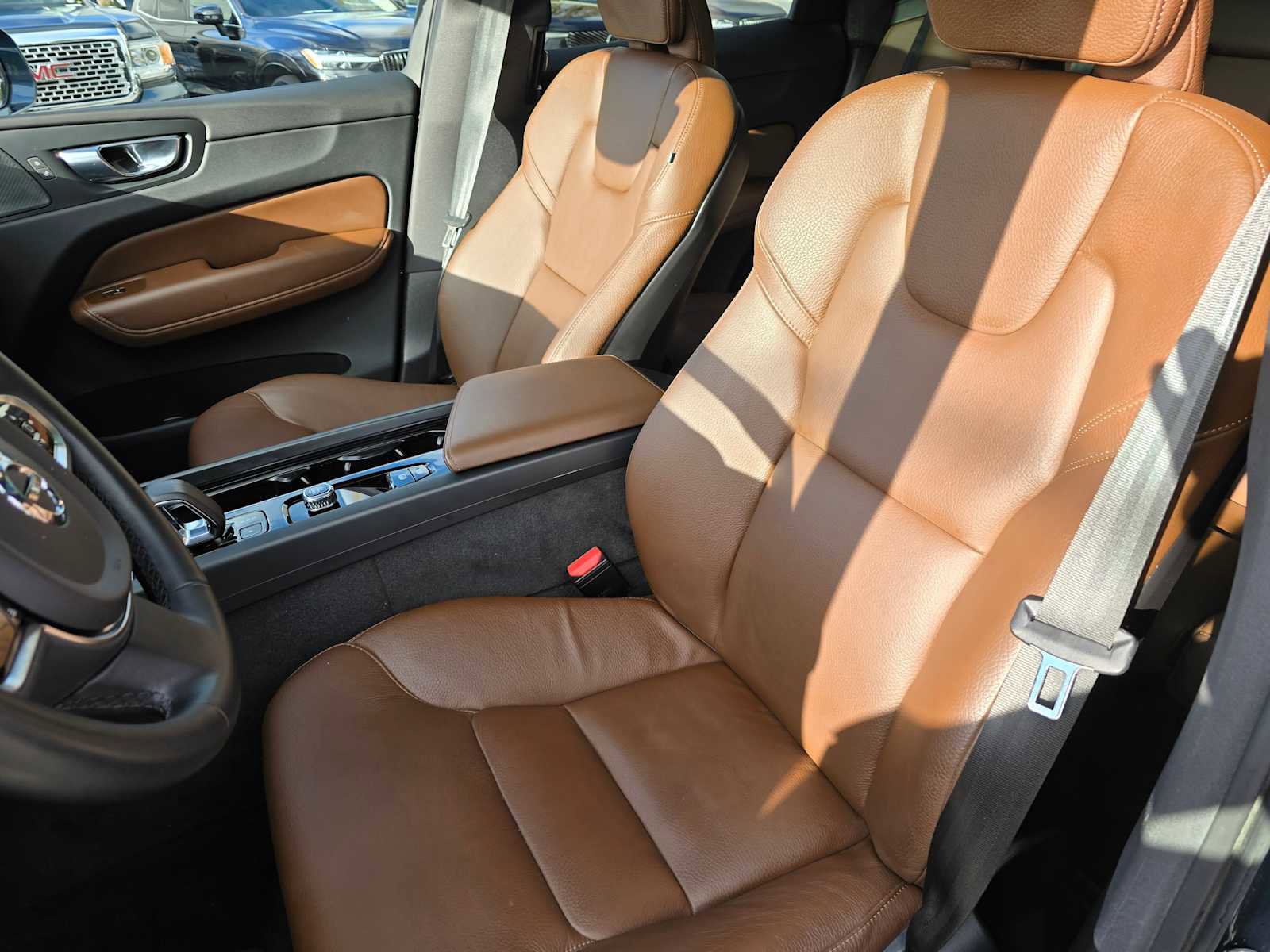 Certified 2023 Volvo XC60 T8 Plus image 23