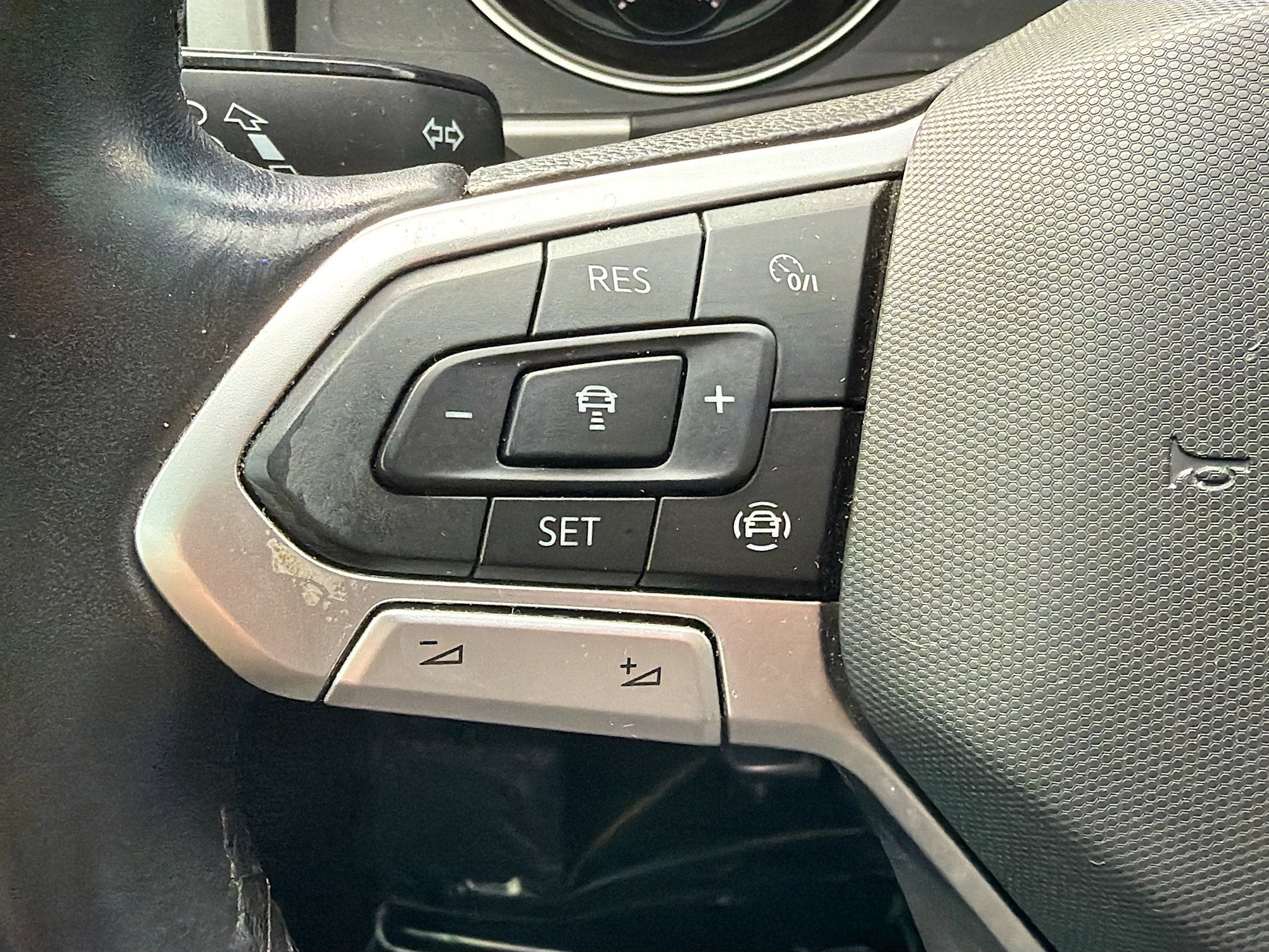 Used 2021 Volkswagen Atlas SE w/ Panoramic Sunroof Package image 37