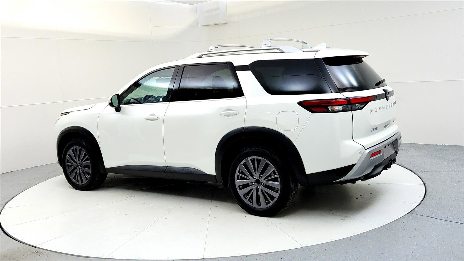 Used 2023 Nissan Pathfinder SL w/ SL Premium Package image 4