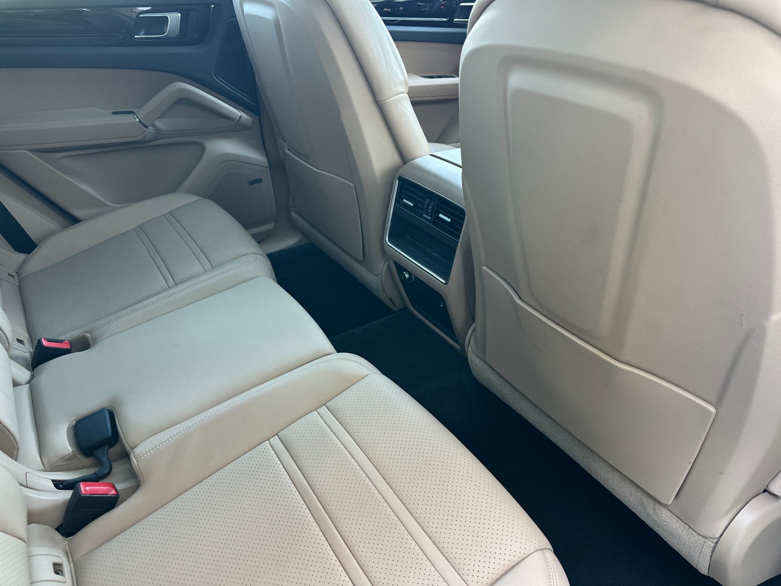 Certified 2023 Porsche Cayenne AWD/4WD image 26