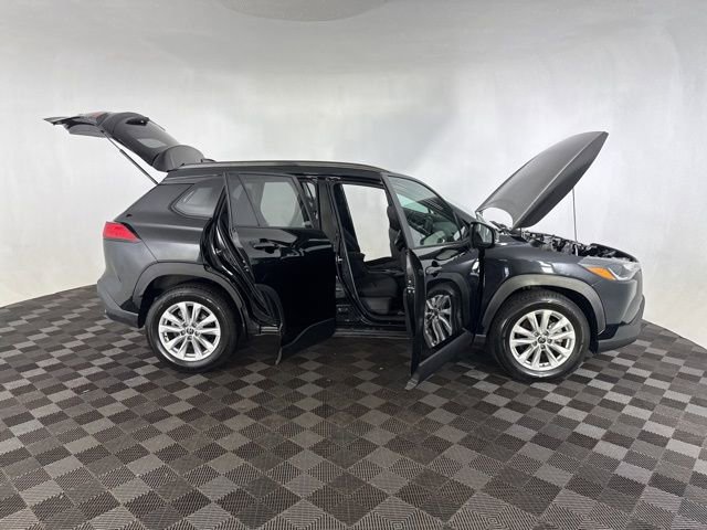 Used 2022 Toyota Corolla Cross LE FWD image 13