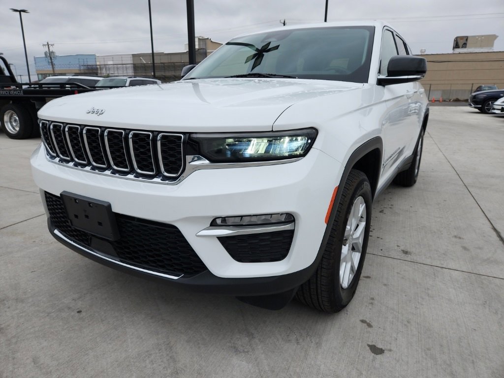 Used 2024 Jeep Grand Cherokee Limited image 1