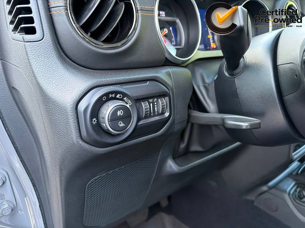 Certified 2022 Jeep Gladiator Overland AWD/4WD image 48