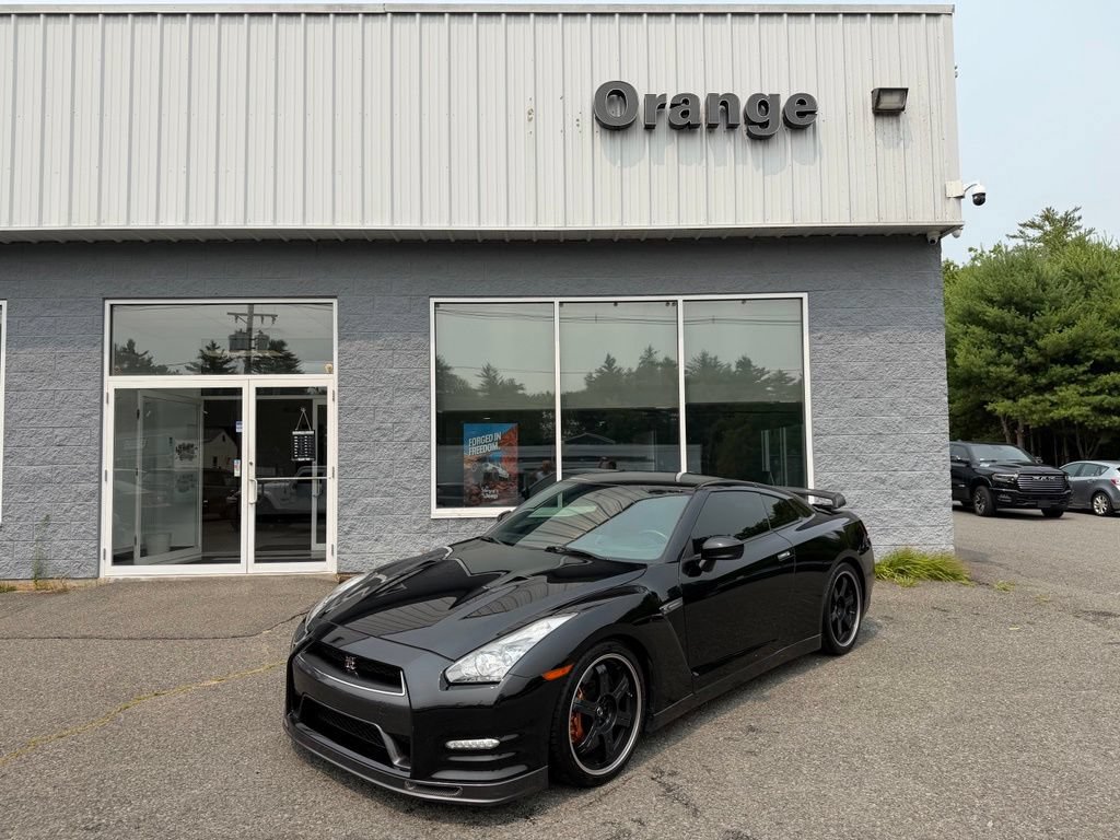 Used 2014 Nissan GT-R Track Edition AWD/4WD image 2