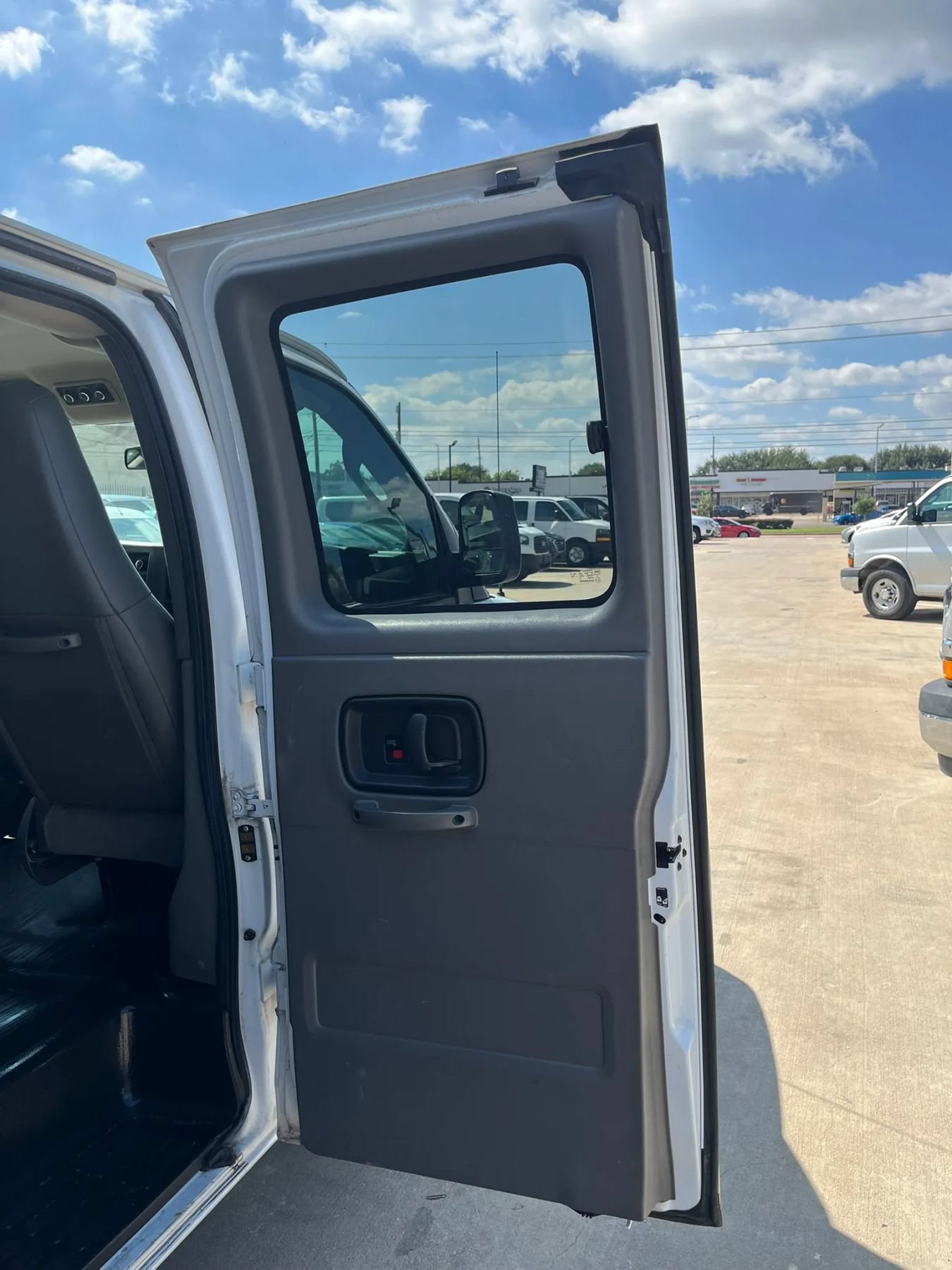Used 2020 Chevrolet Express 2500 LS w/ Driver Convenience Package RWD image 30