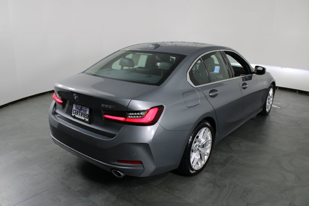 Used 2025 BMW 330i Sedan RWD image 3