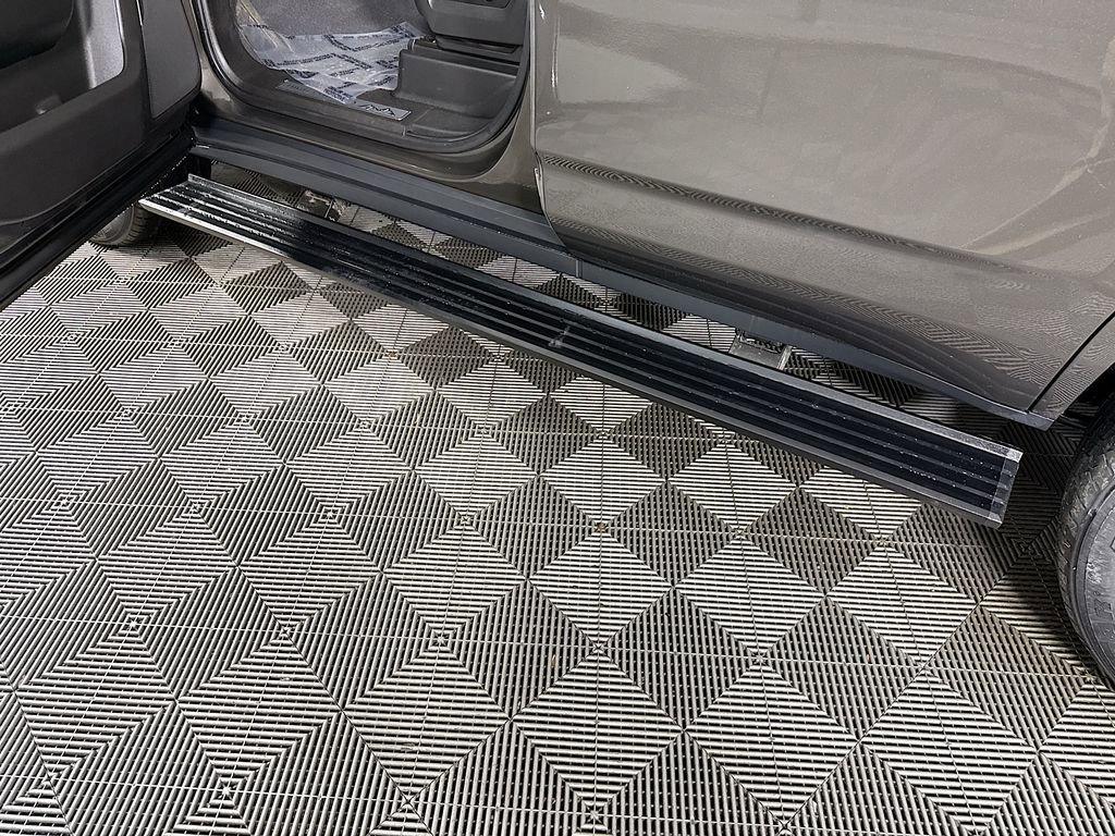 Used 2021 Chevrolet Tahoe High Country w/ Premium Package AWD/4WD image 20