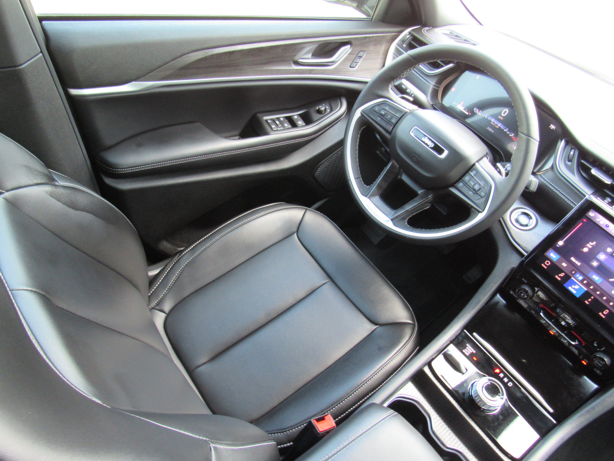 Used 2025 Jeep Grand Cherokee Limited AWD/4WD image 34