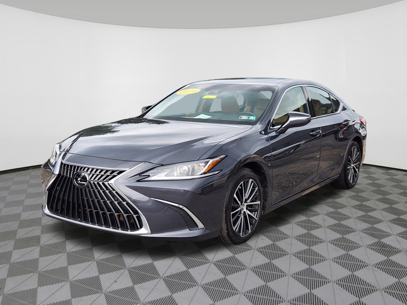 Used 2024 Lexus ES 350 w/ Premium Package FWD image 2