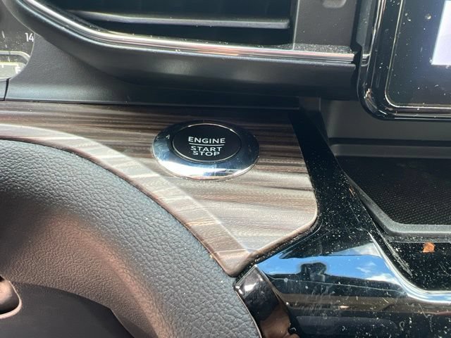 Used 2023 Ford Explorer Limited w/ Equipment Group 301A AWD/4WD image 33