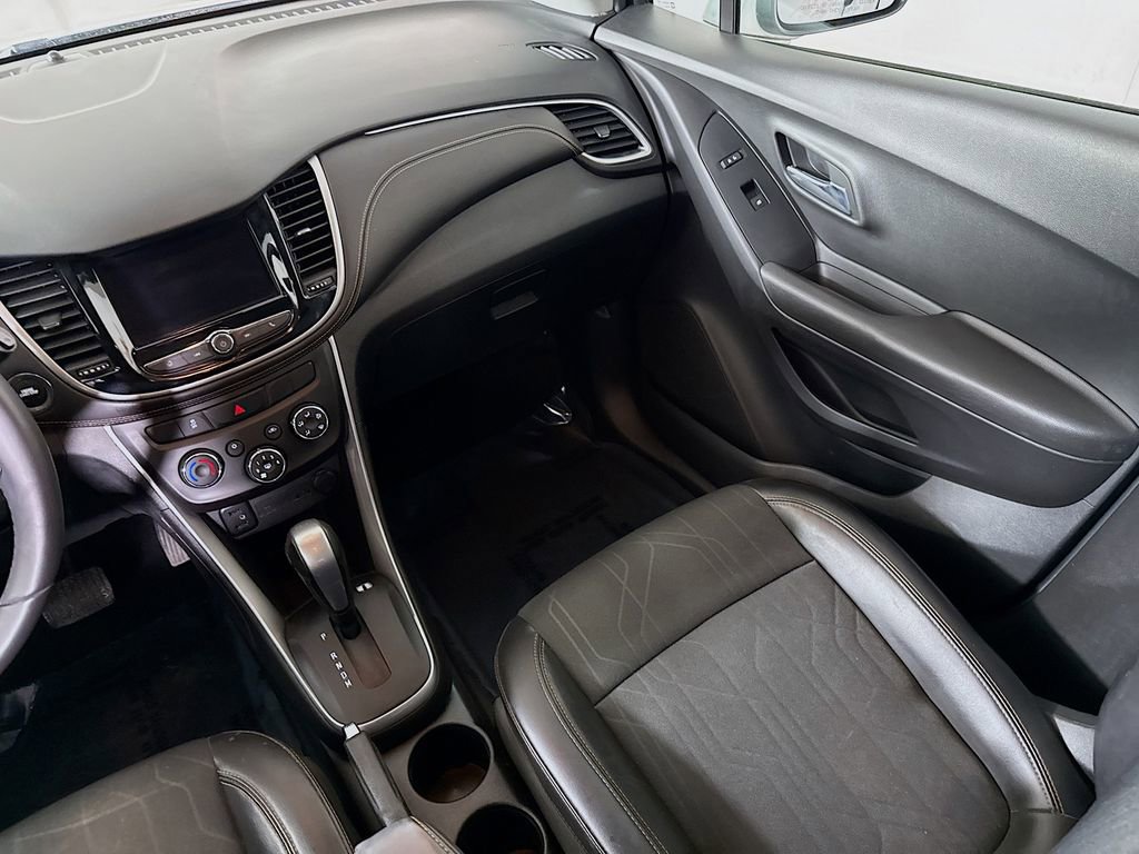 Used 2018 Chevrolet Trax LT w/ LT Convenience Package image 22