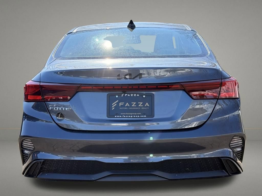 Used 2022 Kia Forte LXS w/ LXS Technology Package FWD image 4