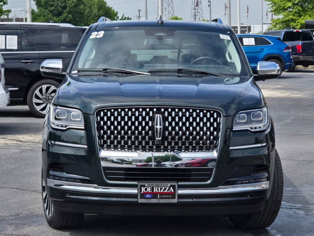 Used 2023 Lincoln Navigator Black Label AWD/4WD image 2