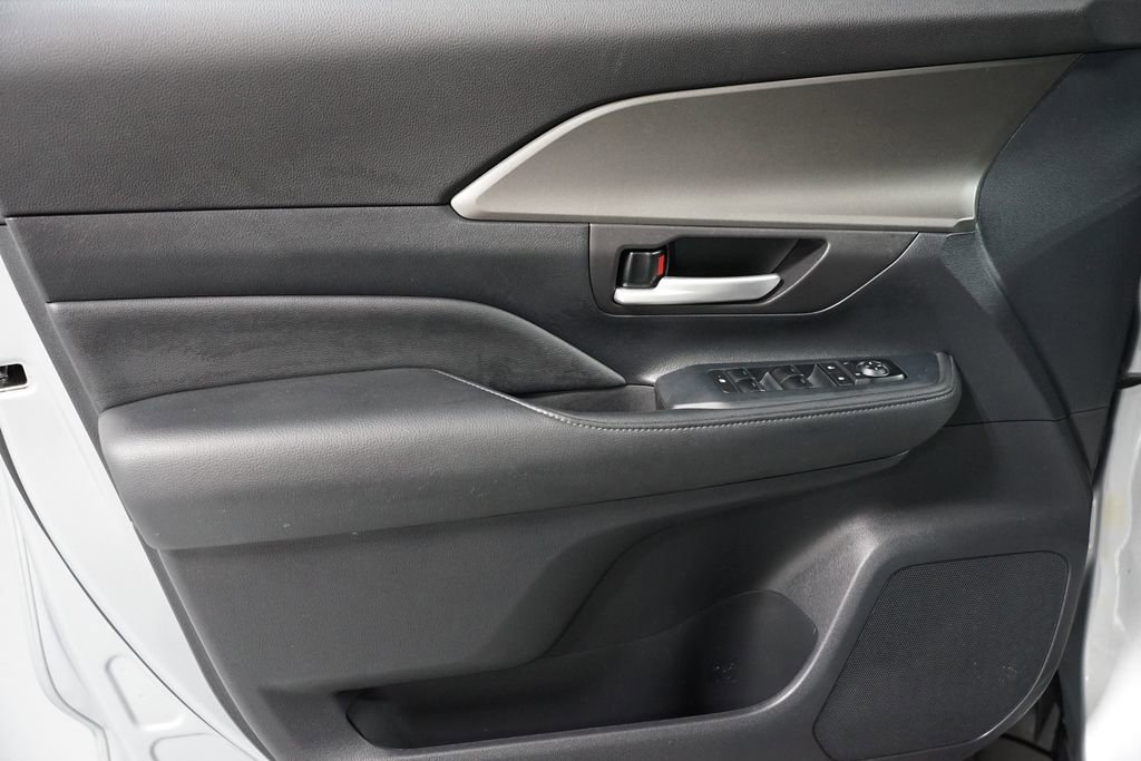 Certified 2025 Toyota Grand Highlander FWD image 30