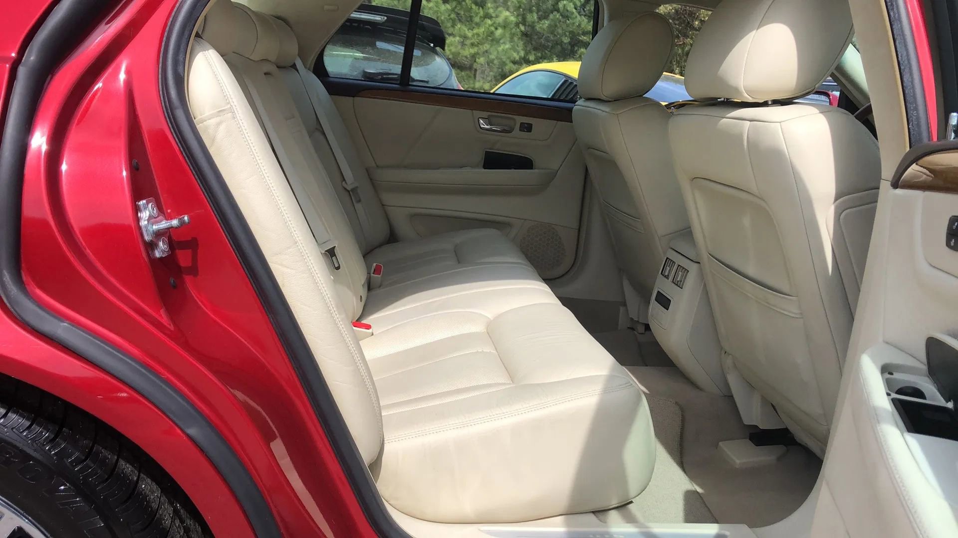 Used 2011 Cadillac DTS Platinum image 17