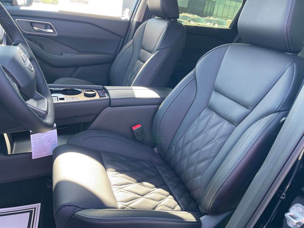 New 2026 Nissan Rogue Platinum AWD/4WD image 13