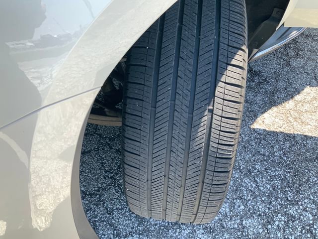 Used 2015 Cadillac Escalade Luxury image 11