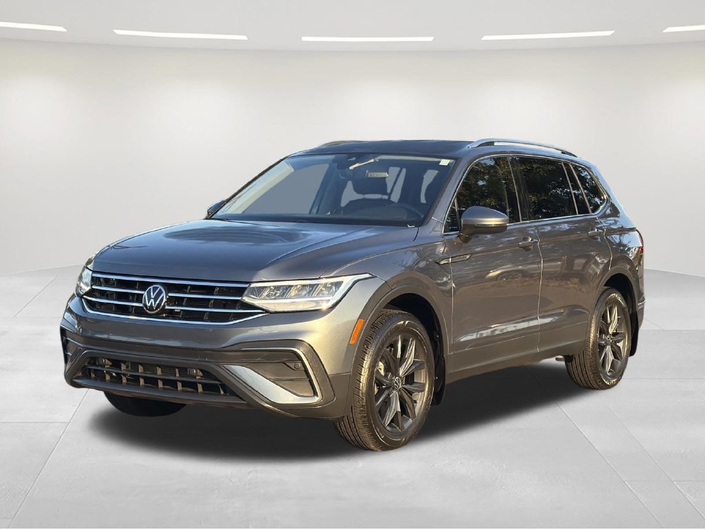 Used 2024 Volkswagen Tiguan SE FWD image 1