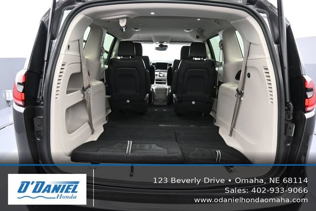 Used 2022 Chrysler Pacifica Touring-L FWD image 39