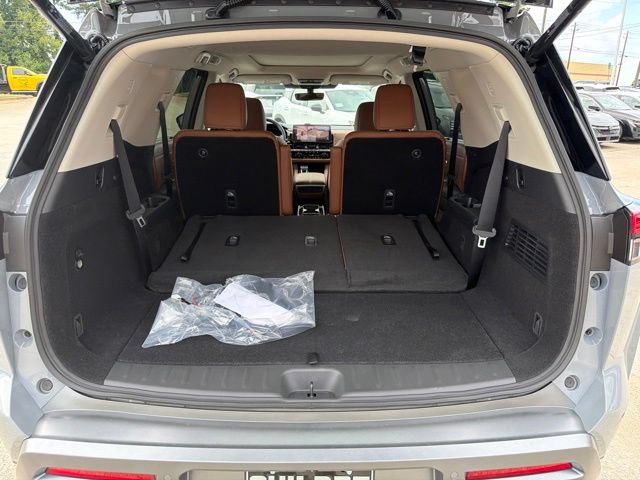 New 2026 Nissan Pathfinder Platinum FWD image 17