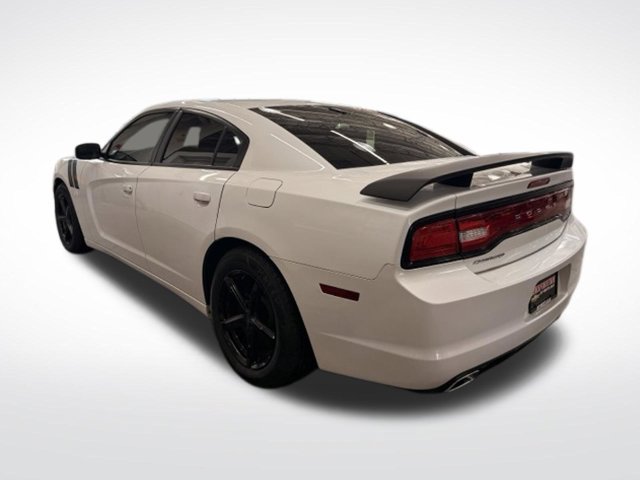 Used 2013 Dodge Charger SE RWD image 4