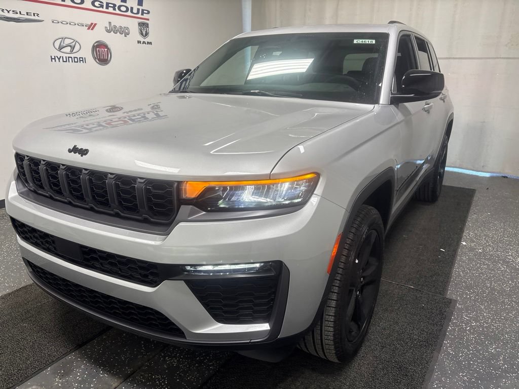 New 2026 Jeep Grand Cherokee Limited w/ Limited Altitude Package AWD/4WD image 2