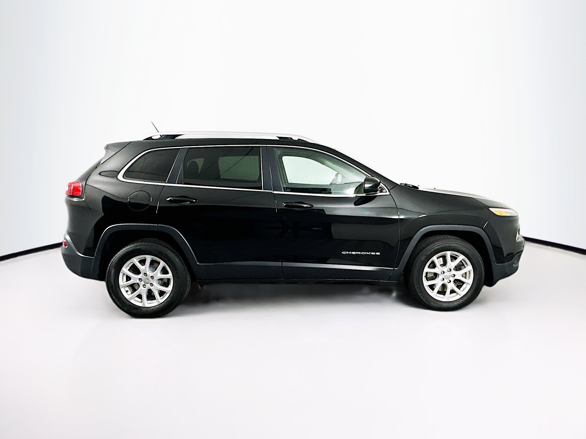 Used 2017 Jeep Cherokee Latitude w/ Cold Weather Group image 10