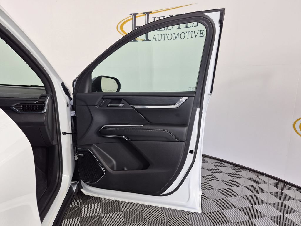 Used 2025 GMC Acadia Elevation FWD image 35