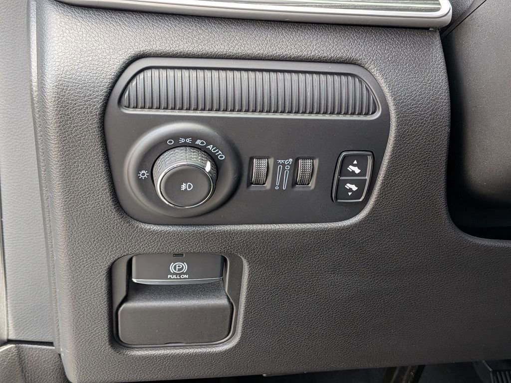 Used 2024 Jeep Wagoneer Series III w/ Convenience Group I AWD/4WD image 17
