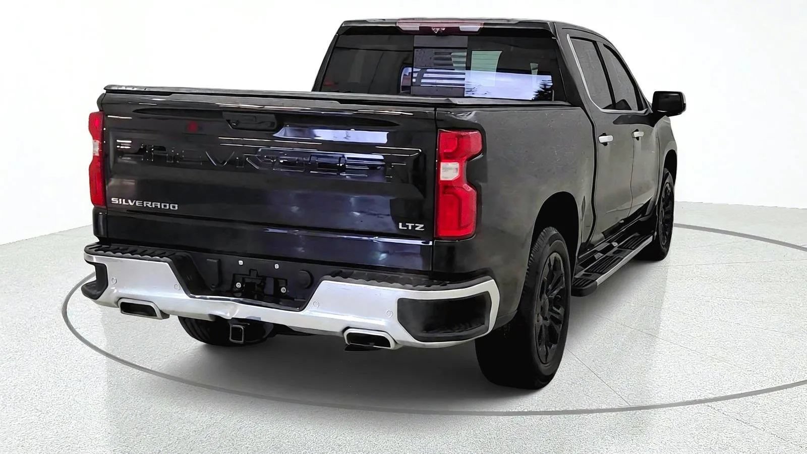 Used 2022 Chevrolet Silverado 1500 LTZ w/ LTZ Premium Package AWD/4WD image 8