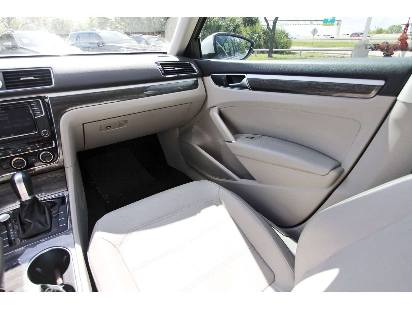 Used 2017 Volkswagen Passat 1.8T SE image 10