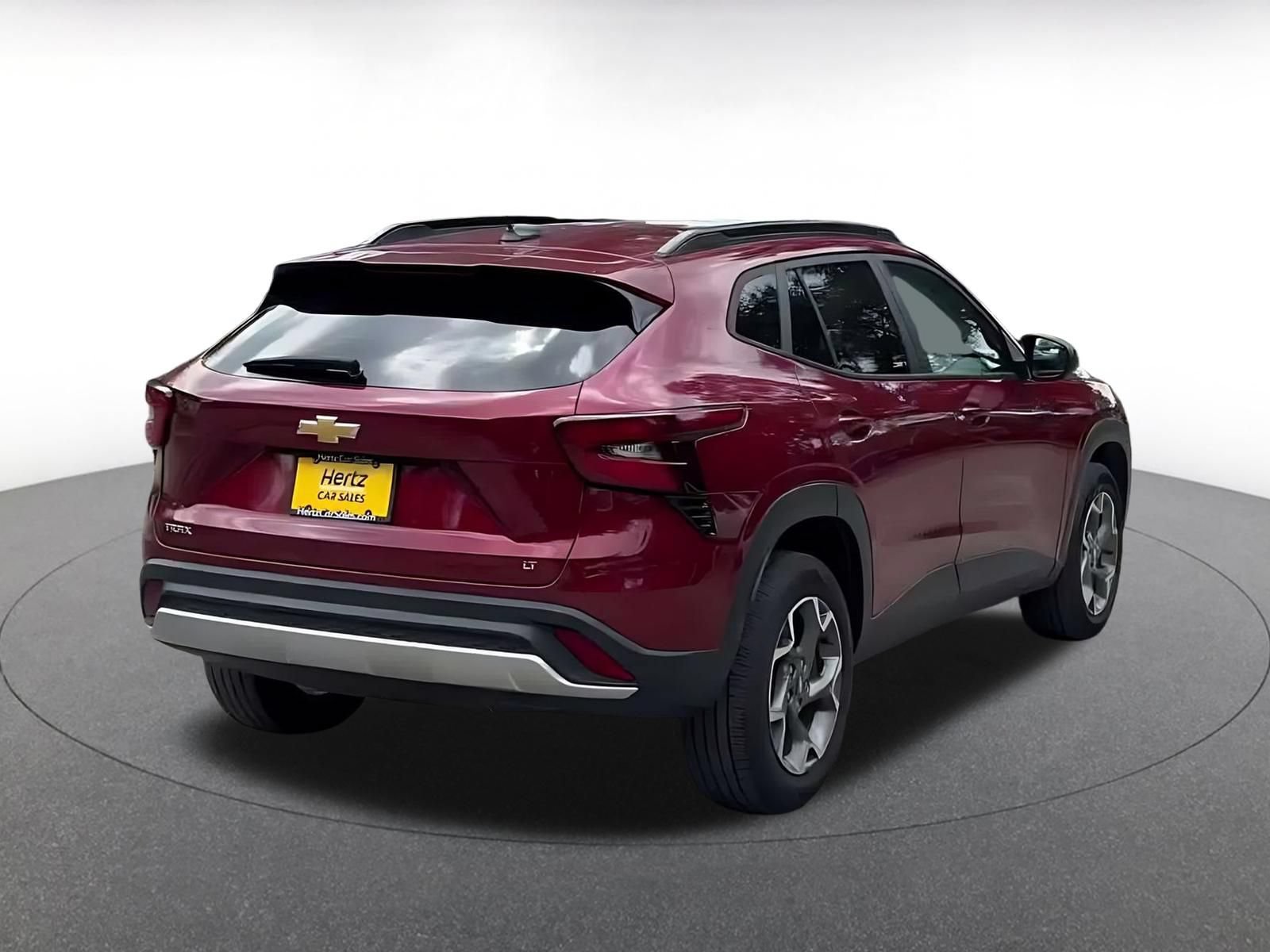 Used 2025 Chevrolet Trax LT FWD image 13