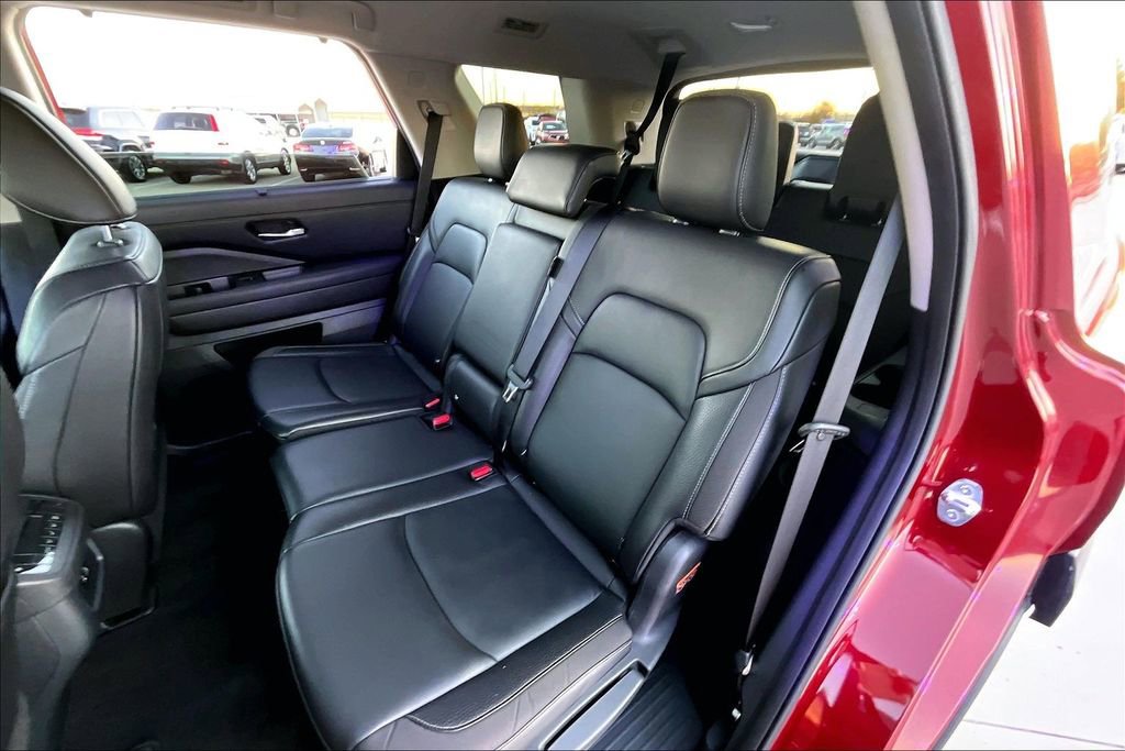 Used 2022 Nissan Pathfinder SL image 32