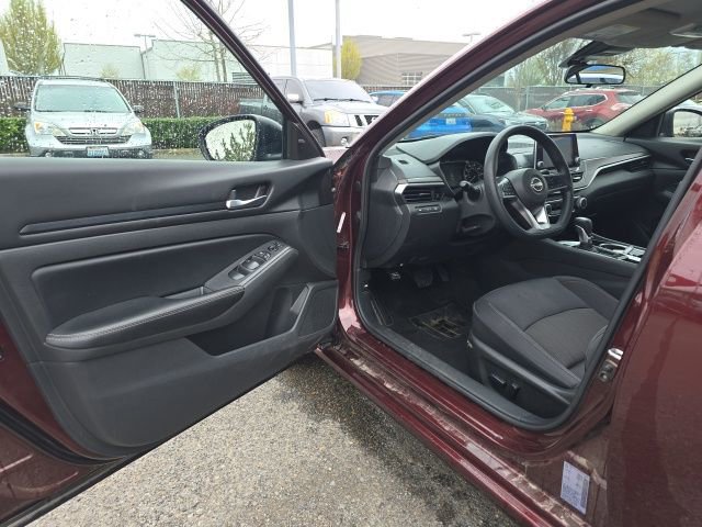 Used 2024 Nissan Altima 2.5 SV FWD image 15