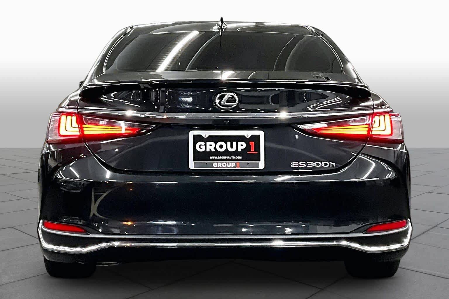 Used 2024 Lexus ES 300h w/ Premium Package FWD image 4