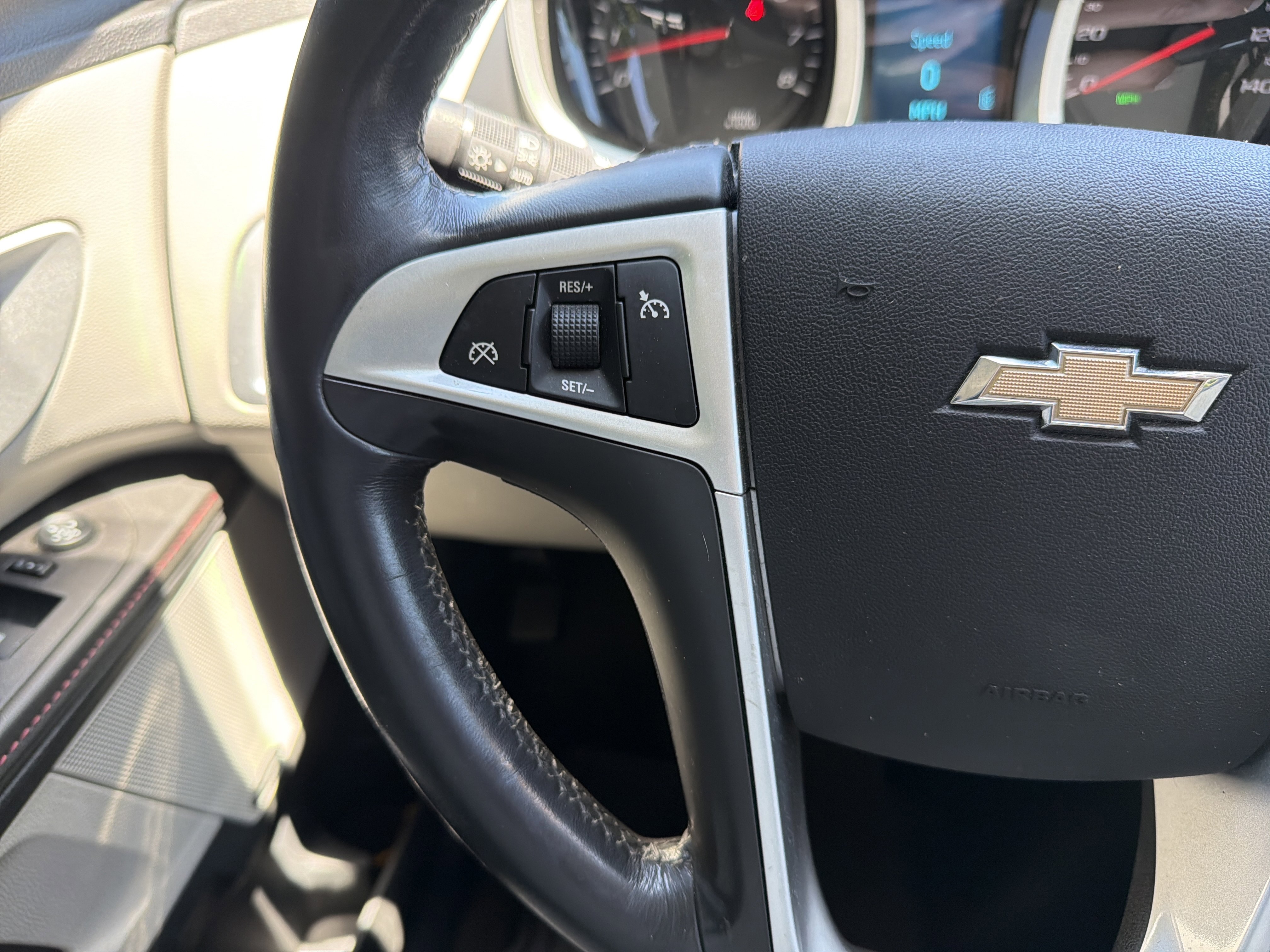 Used 2011 Chevrolet Equinox LTZ FWD image 19