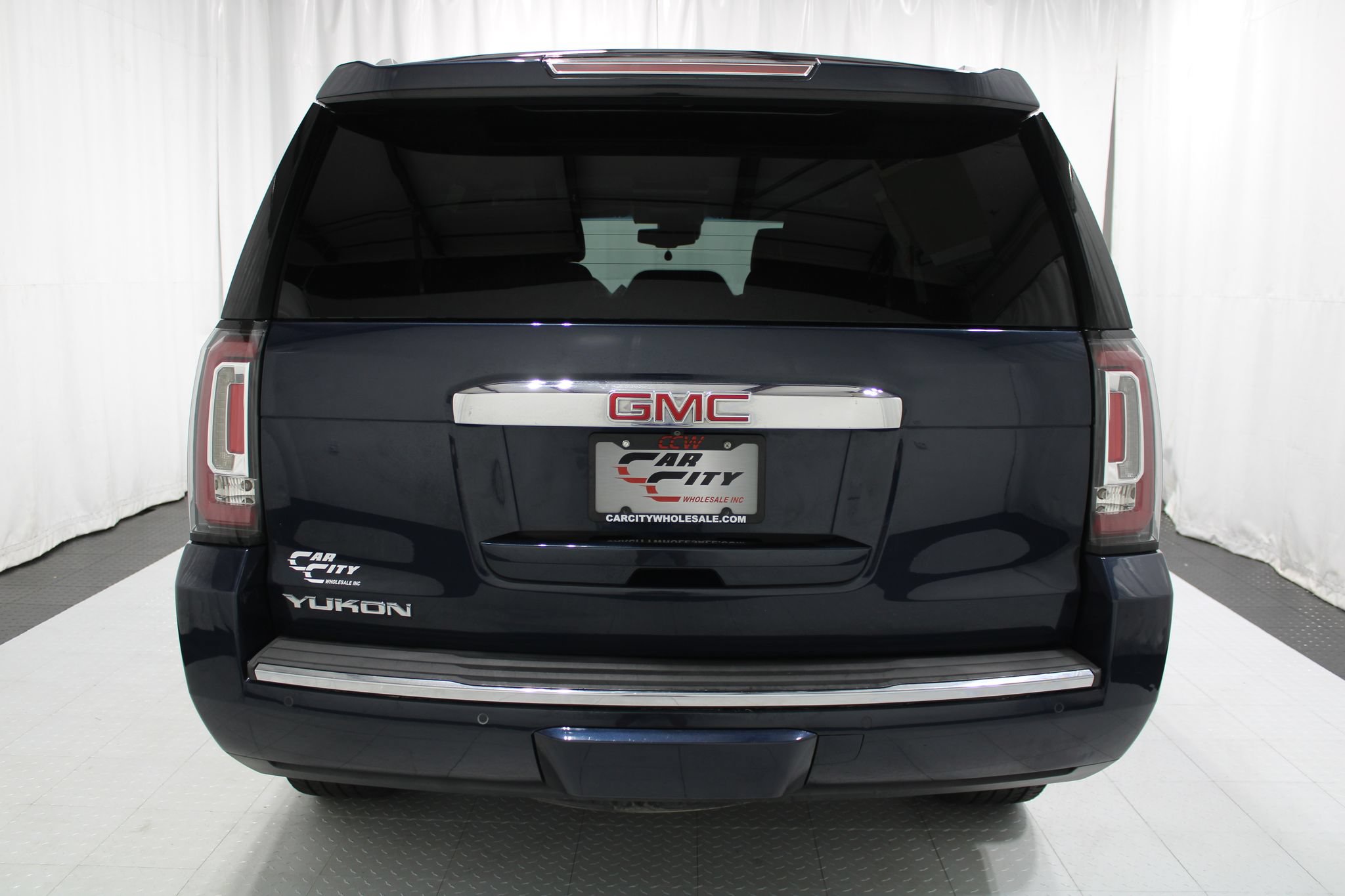 Used 2017 GMC Yukon Denali w/ Open Road Package AWD/4WD image 6