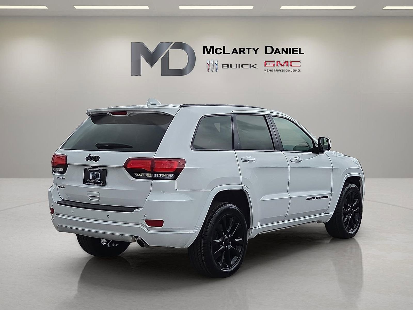 Used 2020 Jeep Grand Cherokee Altitude image 5