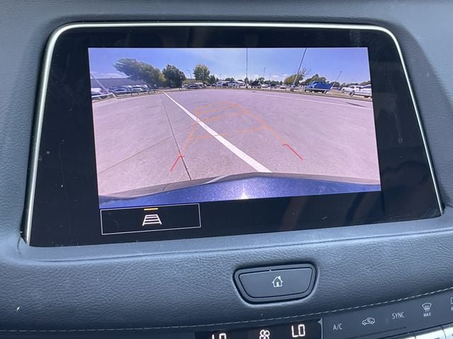 Used 2023 Cadillac XT4 Luxury w/ Cold Weather Package FWD image 18