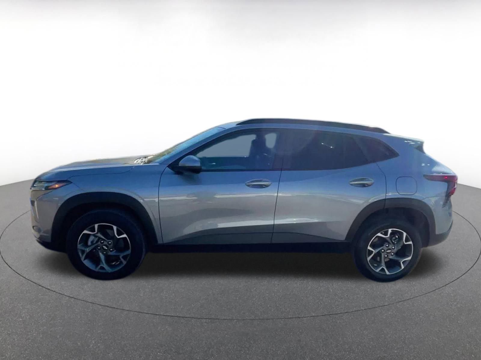 Used 2025 Chevrolet Trax LT image 8