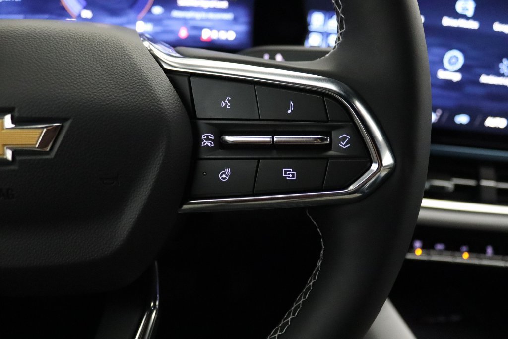 Certified 2025 Chevrolet Equinox EV LT FWD image 17